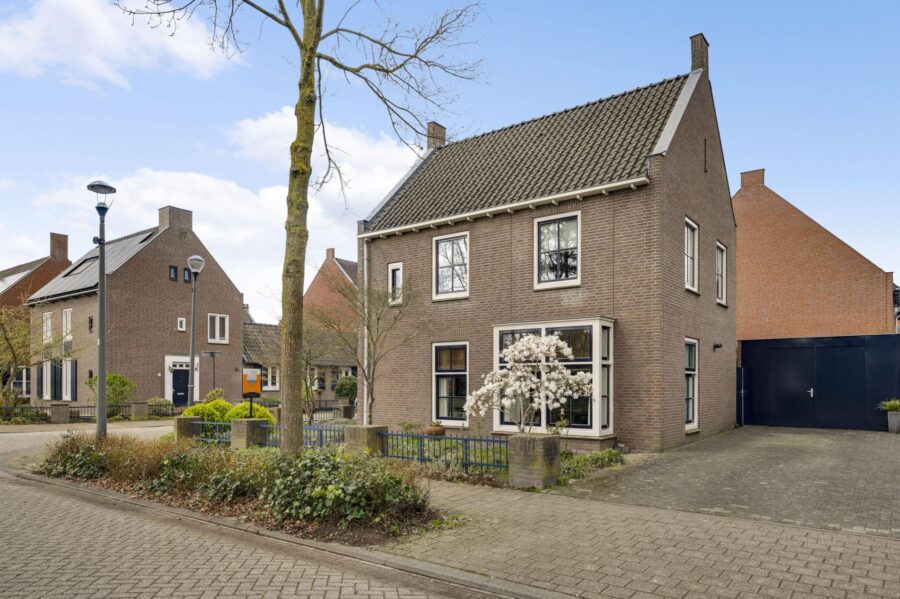 Leenselvoort 2, Helmond