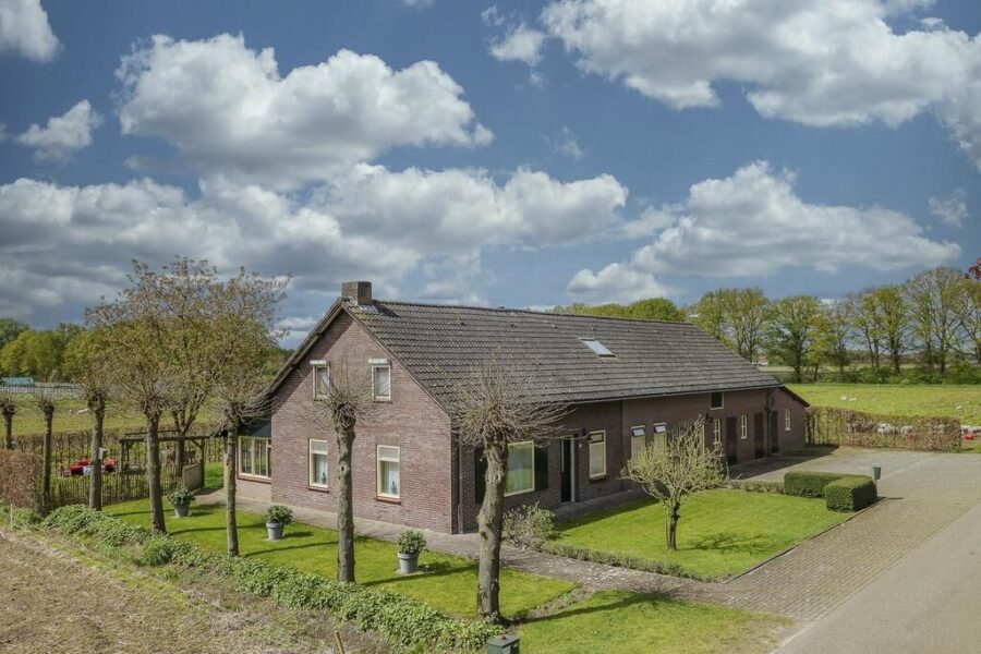 Moostdijksebergen 2, Neerkant