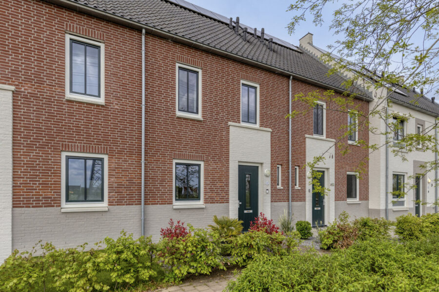 Vliegenbergdonk 47, Helmond