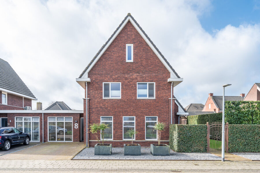 Langenakker 8, Vlierden