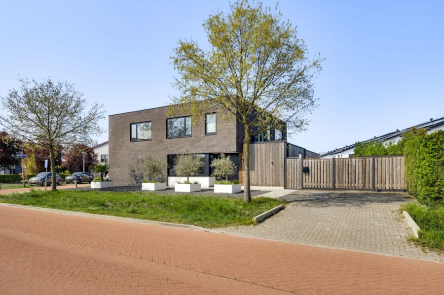 Kromme Haagdijk 17, Helmond