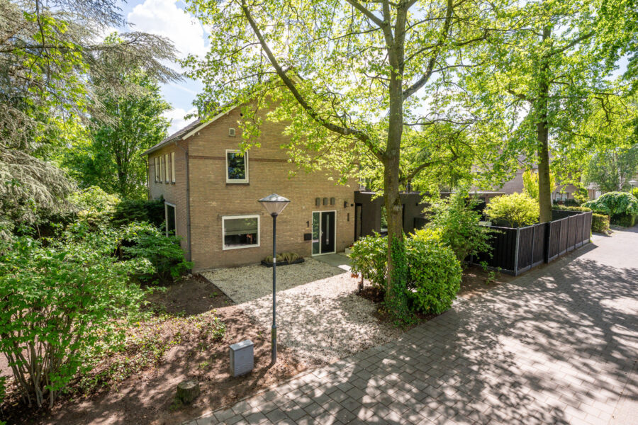 Acacia 1, Helmond