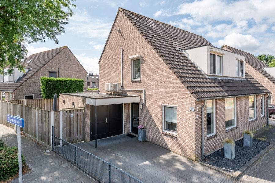 Topaasstraat 14, Helmond