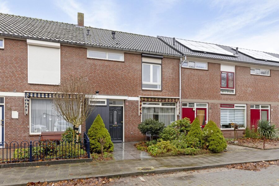 Meeuwstraat 27, Helmond