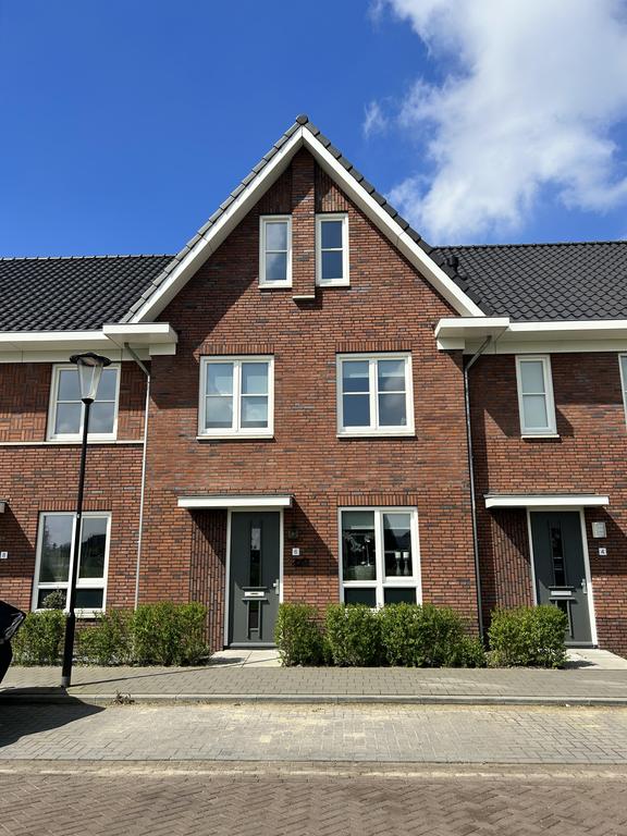 Kamille 6, Asten