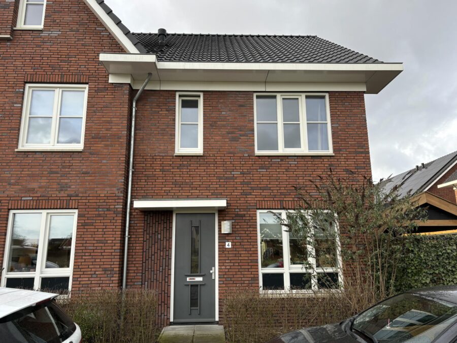 Kamille 4, Asten