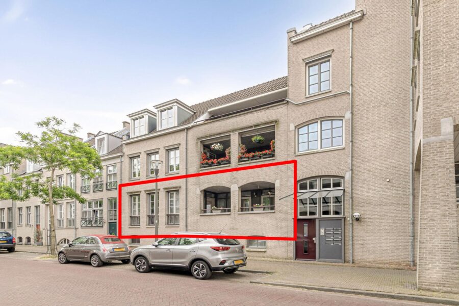 Biezenlaan 6, Helmond