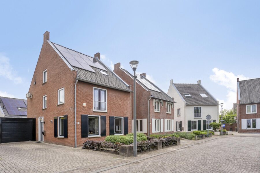 Monnikserf 15, Helmond