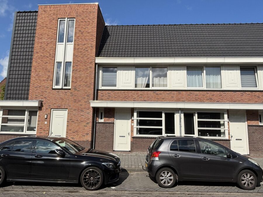 Pastoor van Leeuwenstraat 28, Helmond