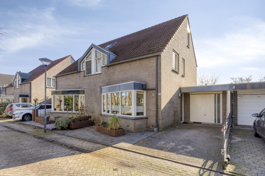 Nierslaan 42, Helmond